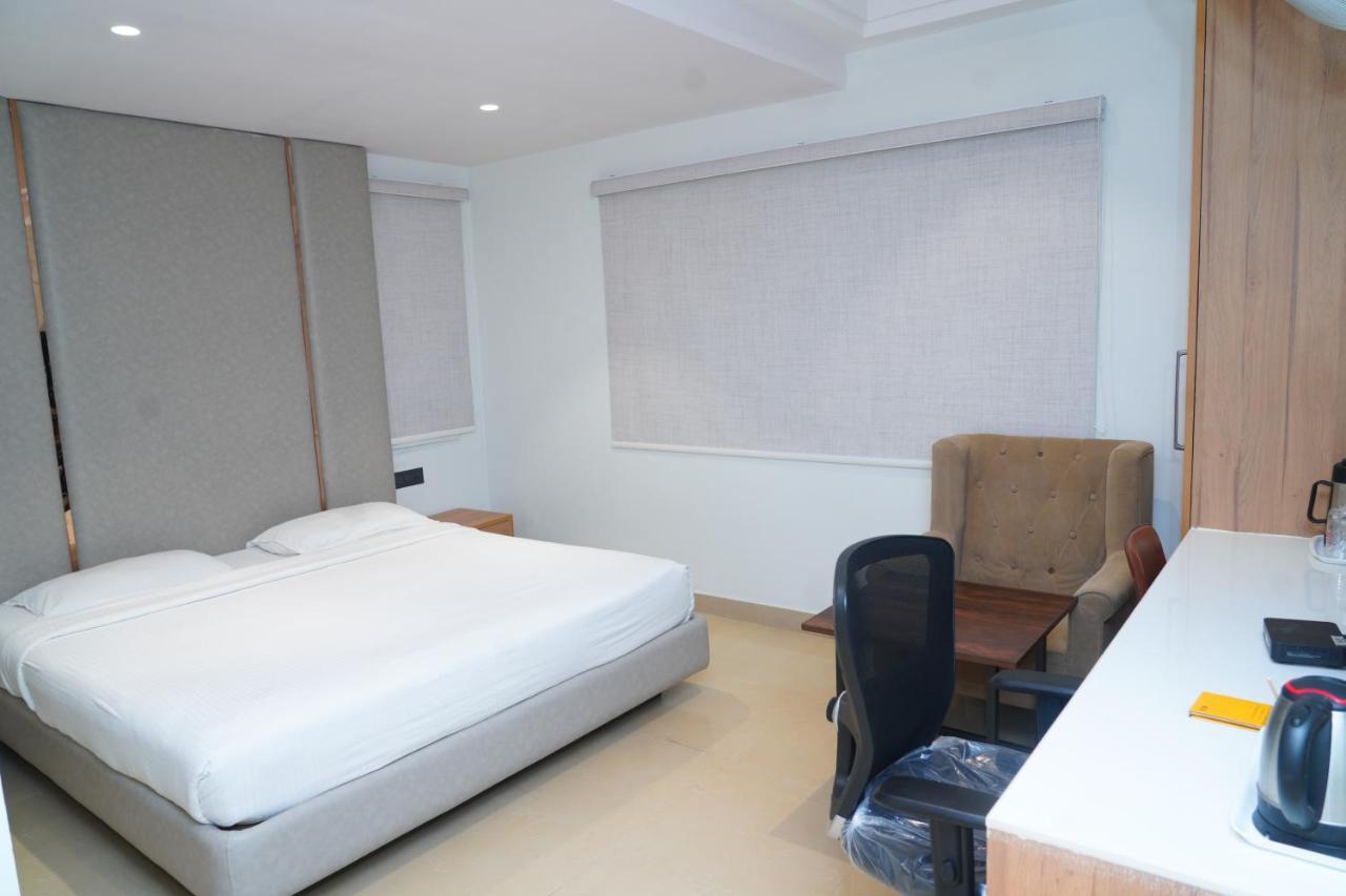Hotel Kinara Grand